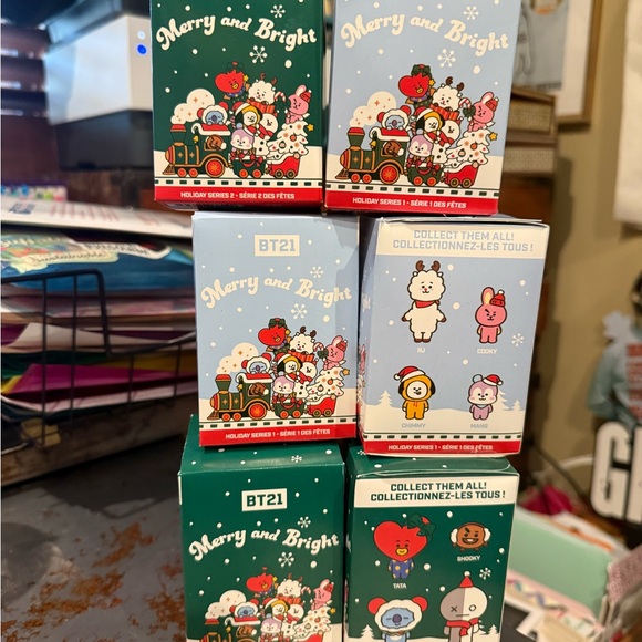 BT21 Holiday Series Collectible Figures - Picture 6 of 6